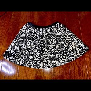 Forever 21 black & white skirt